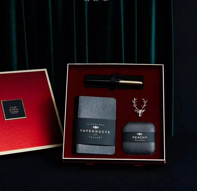 时髦的麂皮礼盒