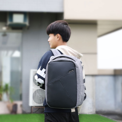 挑选年会礼品双肩包款式的小窍门，你掌握了多少？