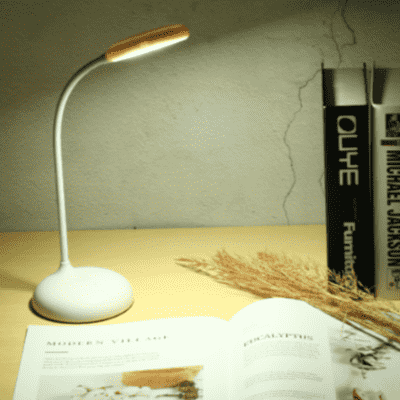 在商务活动中，我们送商务礼品时要注意什么问题？